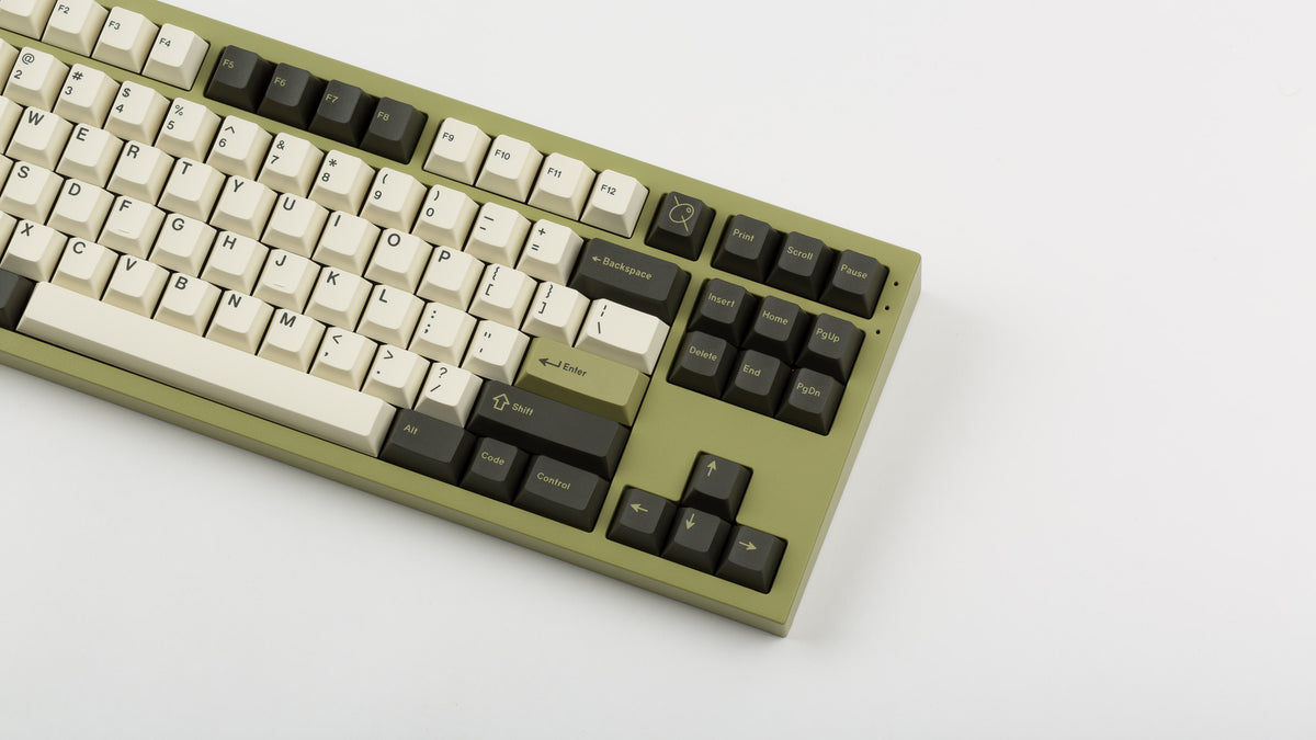  GMK CYL Olive R2 on a green NK87 zoomed in on right 