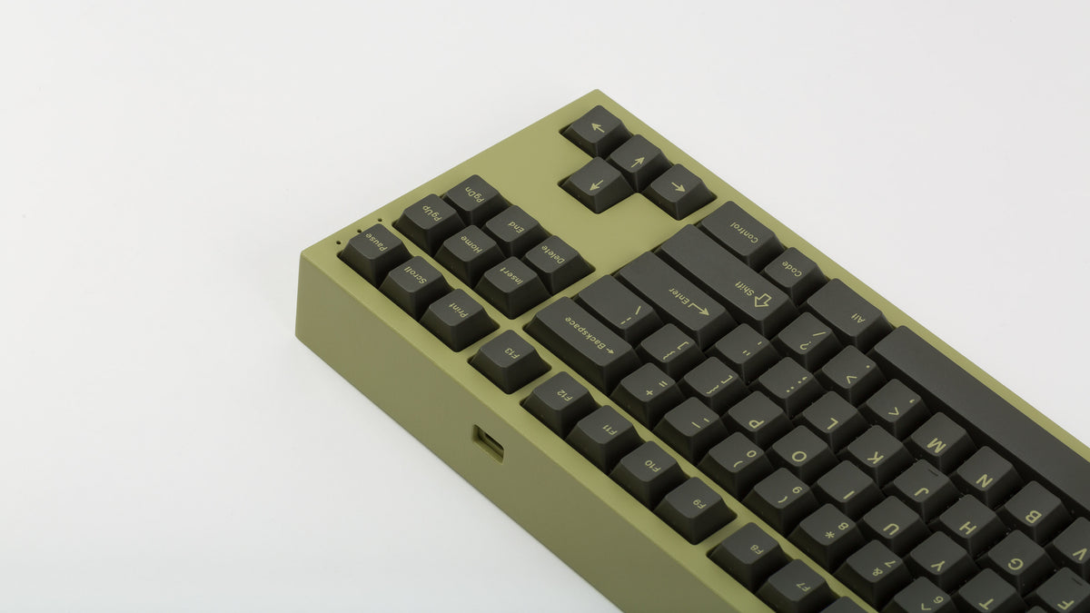  GMK CYL Olive R2 noir on a green NK87 back view right side 