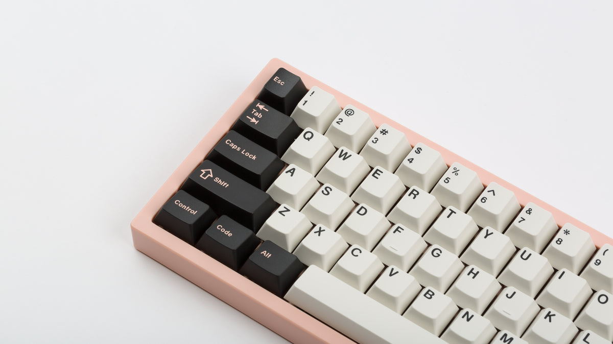  GMK CYL Olivia No.3 on an Olvia themed NK65 zoomed in on left 