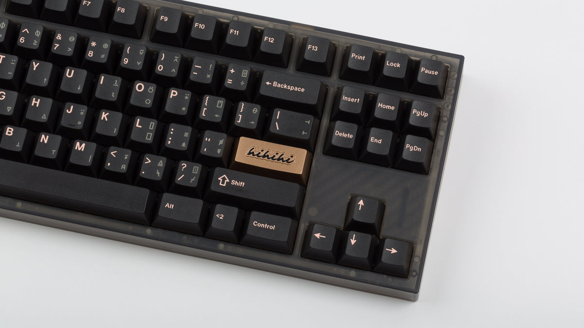  GMK CYL Olivia No.3 dark on a smoke NK87 zoomed in on right 