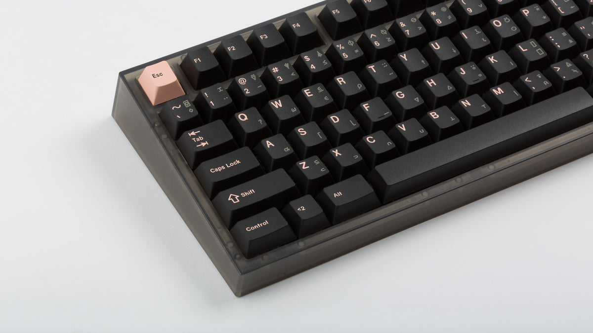  GMK CYL Olivia No.3 dark on a smoke NK87 zoomed in on left 