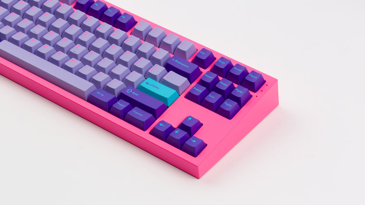  GMK CYL Vaporwave on a pink nk87 zoomed in on right 