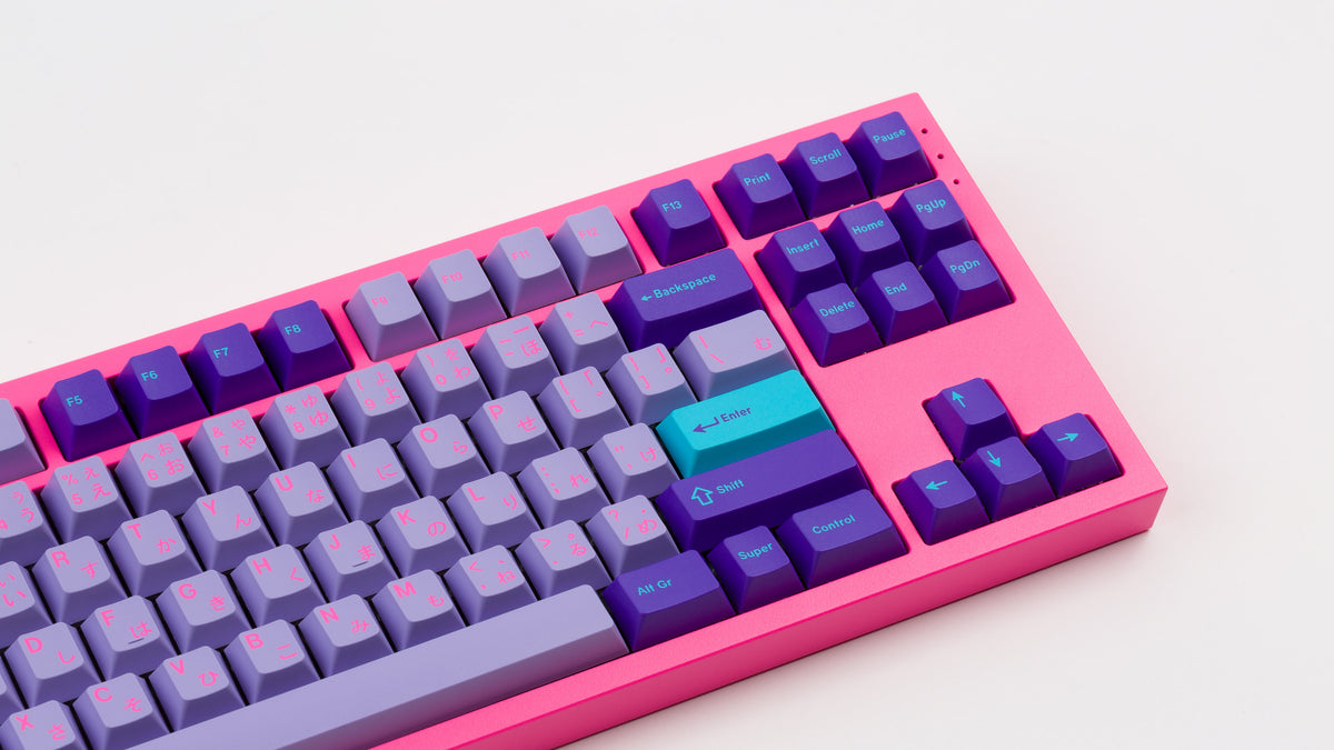  GMK CYL Vaporwave hiragana on a pink nk87 zoomed in on right angled 