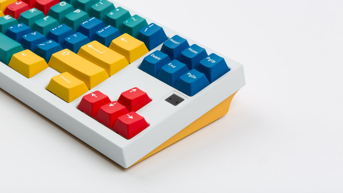  White XOX 70 FRL TKL with yellow bottom featuring handarbeit keycaps zoomed in on right 