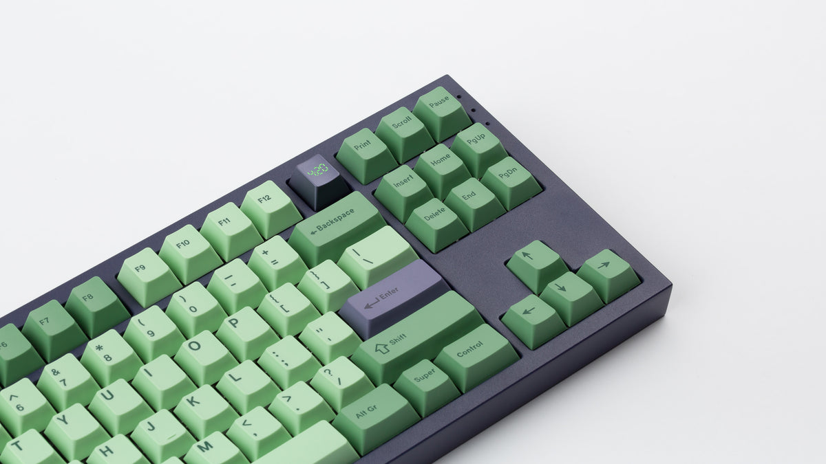  GMK CYL Zooted on a purple NK87 zoomed in on right 