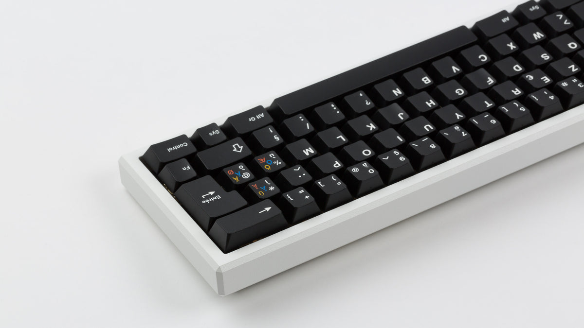  GMK CYL Blanc Sur Noir on white keyboard back view zoomed in on right side 