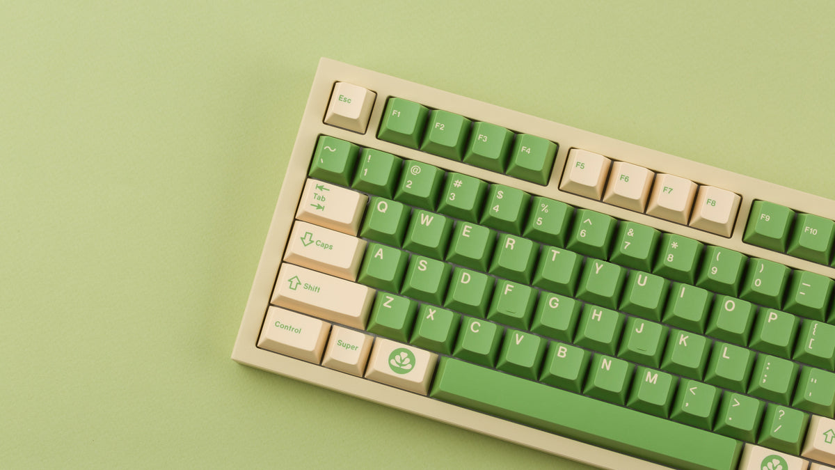  GMK CYL Cream matcha on beige NK87 zoomed in on left 