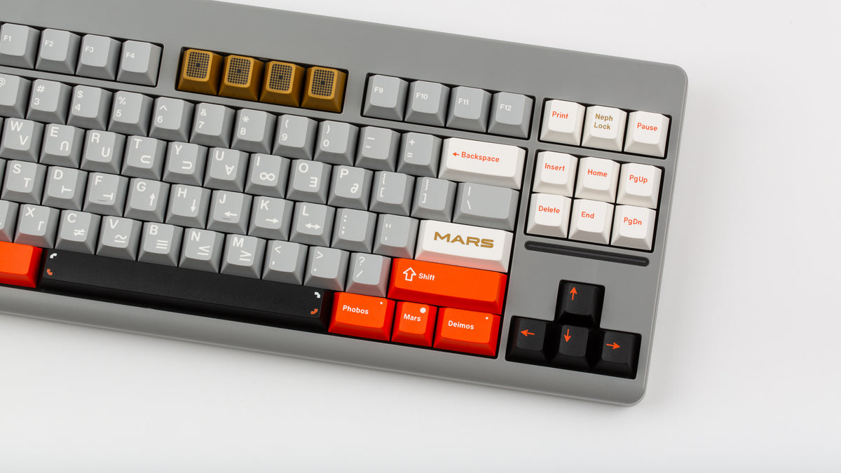  GMK CYL Mars Cadet on a regolith CLASSIC-TKL close up on right side 