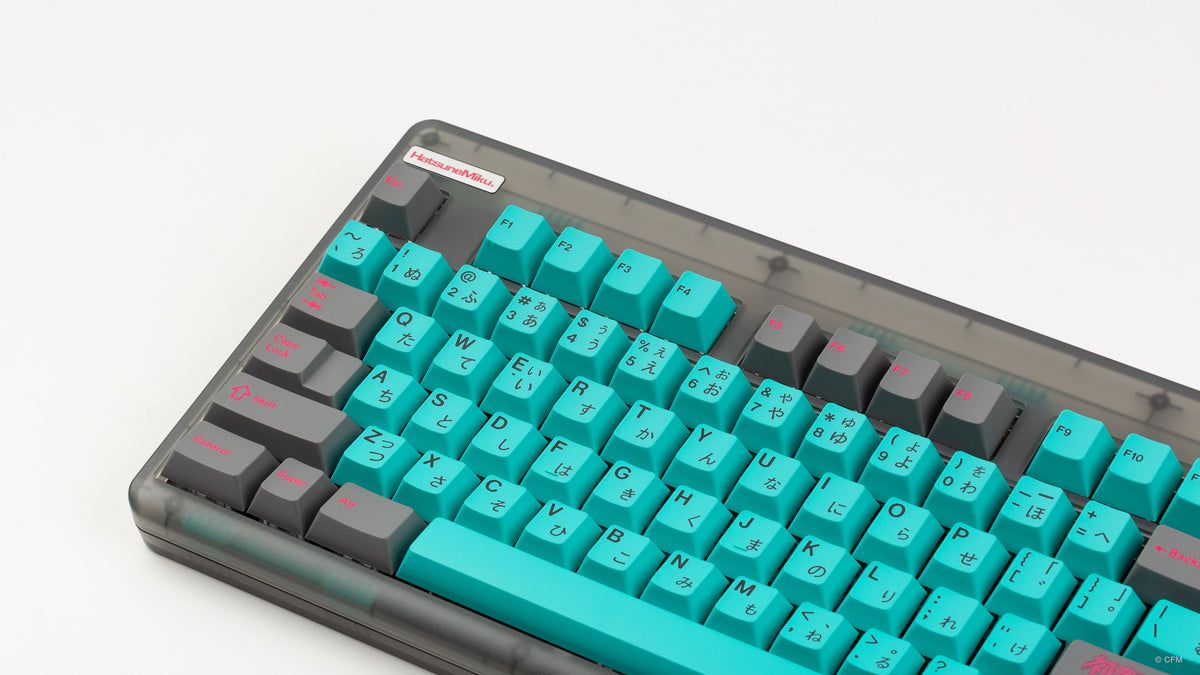  GMK CYL Hatsune Miku on a translucent grey CLASSIC-TKL close up on left side 