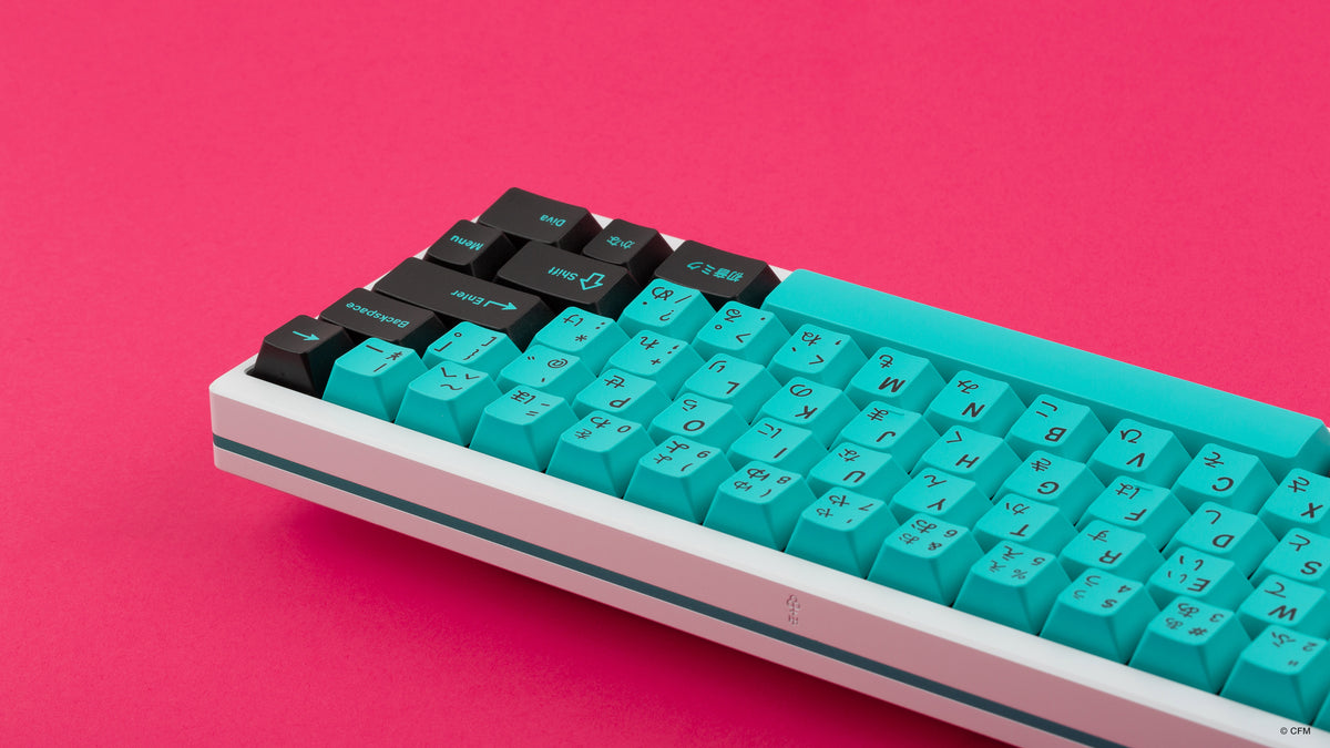  GMK CYL Hatsune Miku on a white No. 1 / 60 back view close up on right side 