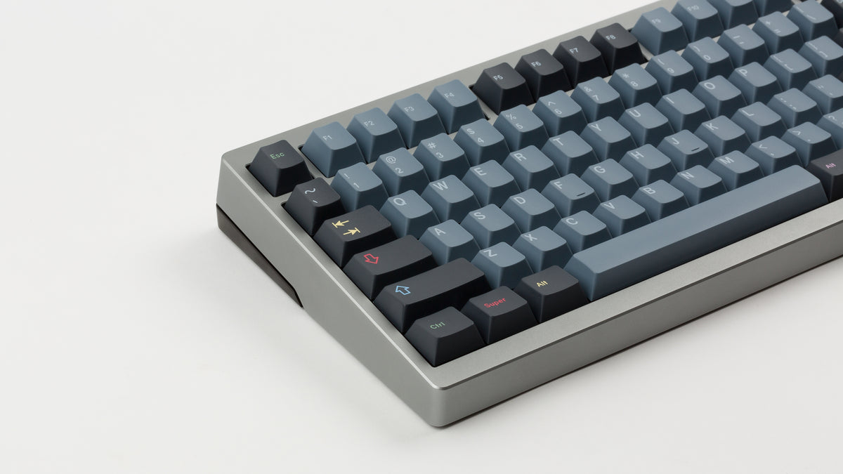  GMK CYL Nord on a Grey 7V zoomed in on left 