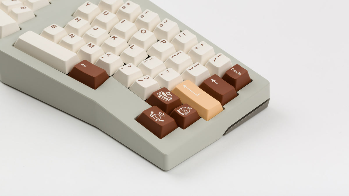  GMK CYL Tiramisu on beige Type K keyboard zoomed in on right 