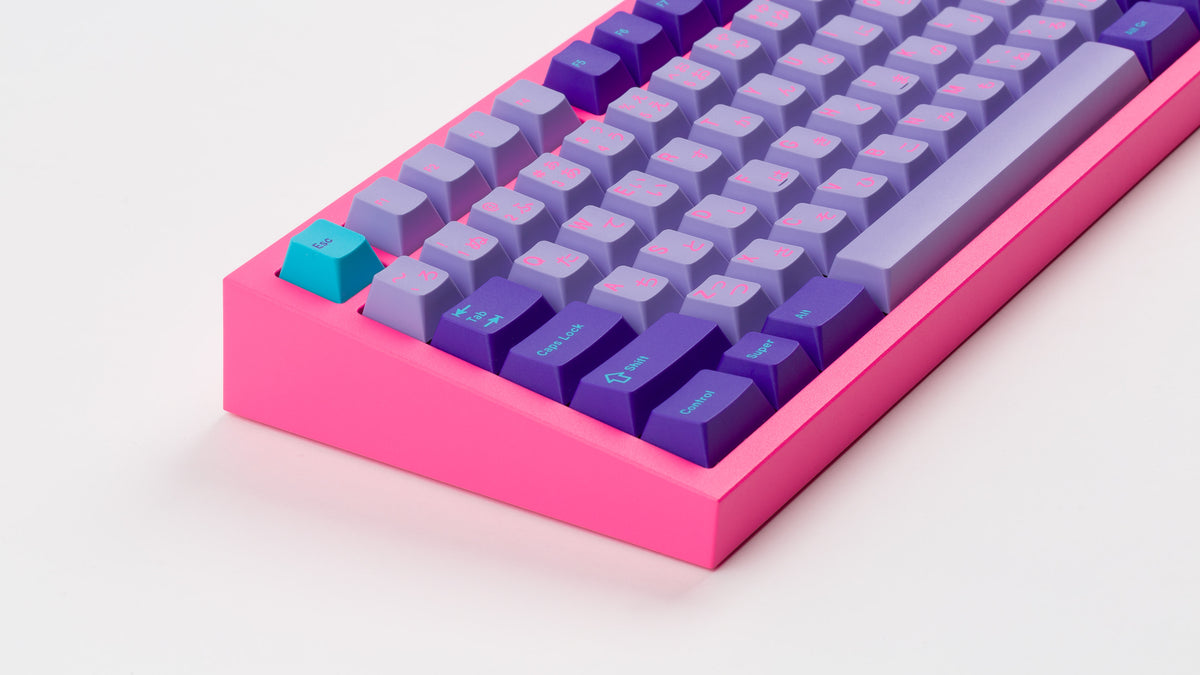  GMK CYL Vaporwave hiragana on a pink nk87 zoomed in and turned to left 