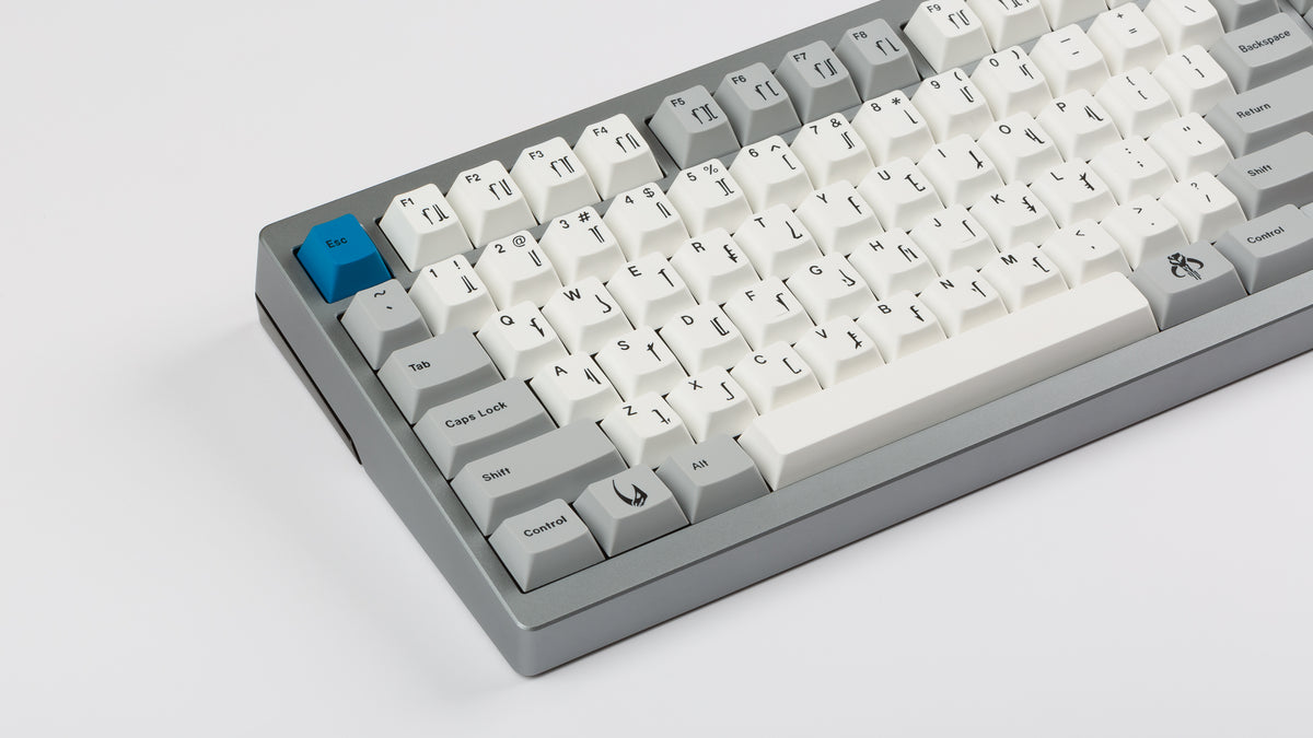 GMK CYL Mandalorian on silver 7V zoomed in on left 