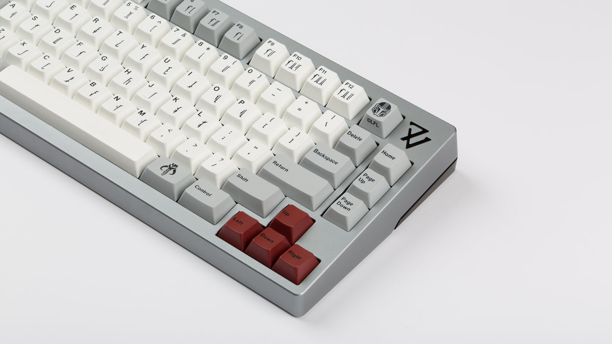  GMK CYL Mandalorian on silver 7V zoomed in on right 