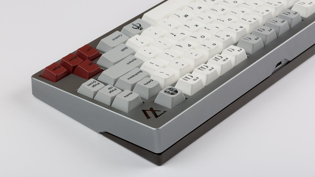  GMK CYL Mandalorian on silver 7V zoomed in on right back 