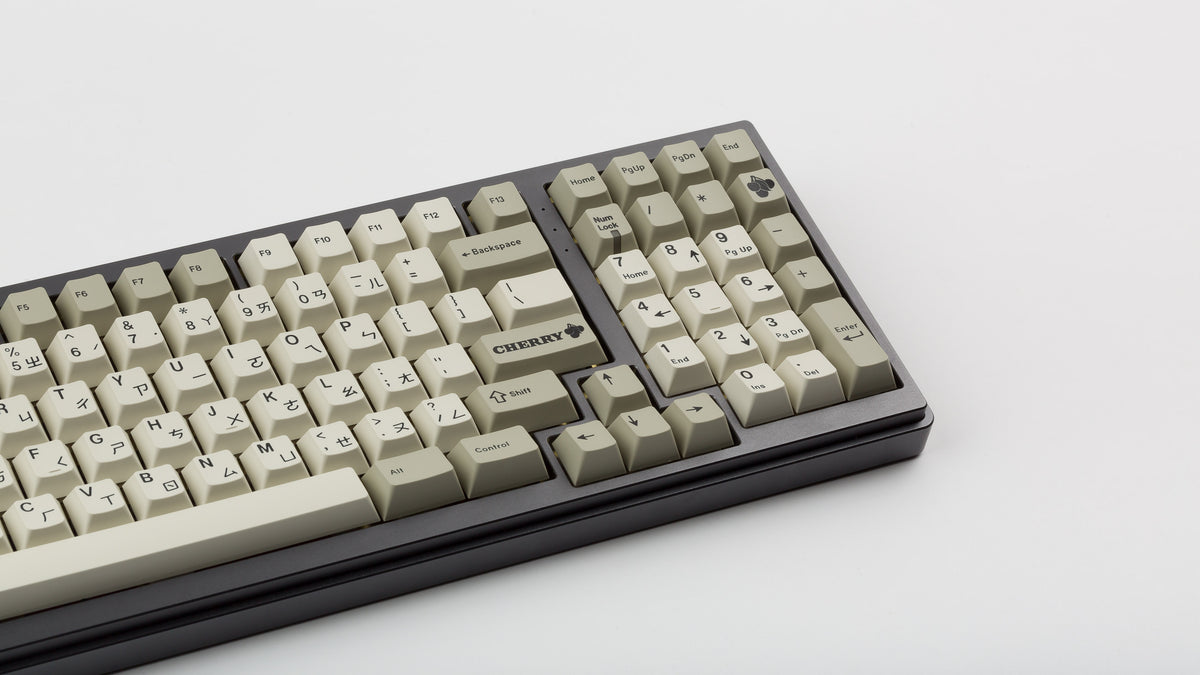  GMK CYL Classic Retro Zhuyin on a dark grey keyboard zoomed in on right 