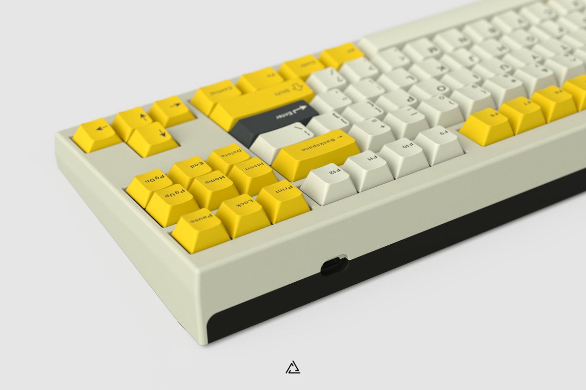  GMK CYL Serika 2 on a beige Keycult No2 zoomed in on back right 